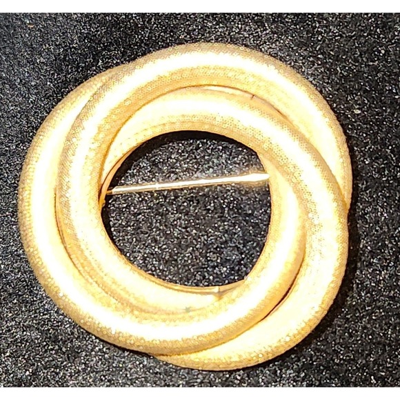 Miriam Haskell Jewelry - 1950s Vintage Gold-tone Brooch Pin Miriam Haskell